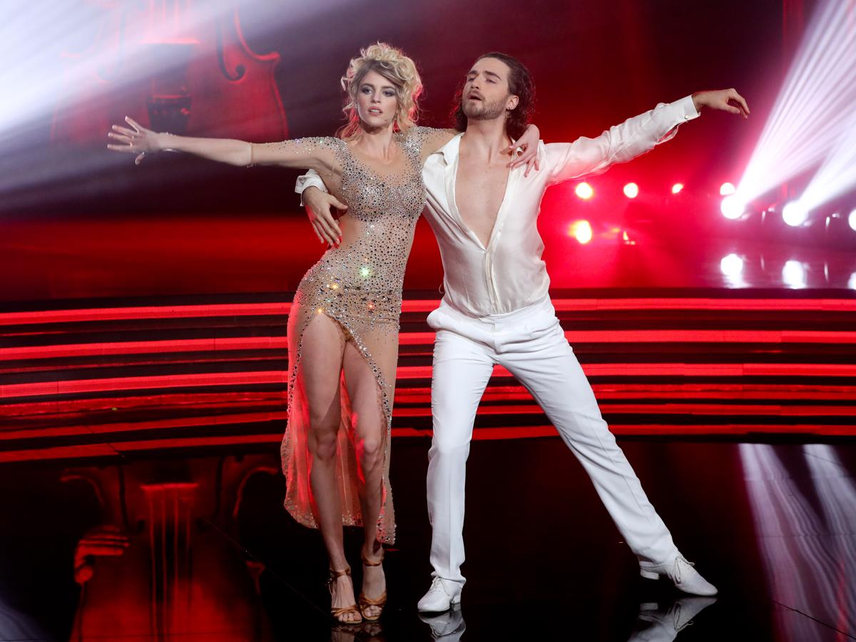 Sara Croce e il ballerino Luca Favilla a Ballando con le Stelle 2023 (foto Ipa) Sara Croce e il ballerino Luca Favilla a Ballando con le Stelle 2023 (foto Ipa)