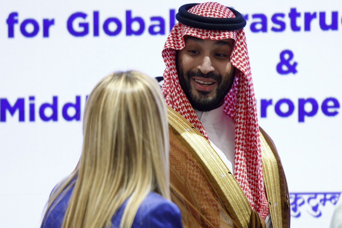 Giorgia Meloni e il principe saudita Mohammed bin Salman Al Saud Giorgia Meloni e il principe saudita Mohammed bin Salman Al Saud