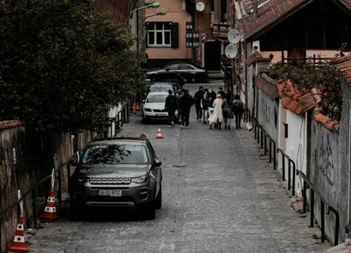 schiacciato dal'auto