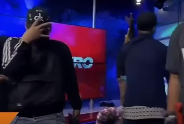 Ecuador, irruzione armata in diretta tv Ecuador, irruzione armata in diretta tv