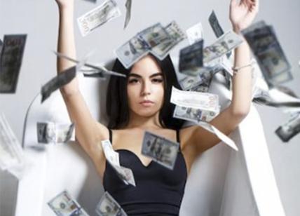 Donne e denaro, una storia di ansia: l'88% ha difficoltà nella gestione