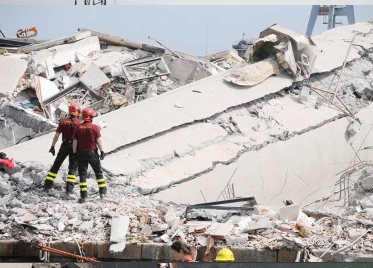 Porto di Genova, due giorni dopo l' incidente della nave Jolly Nero Porto di Genova, due giorni dopo l' incidente della nave Jolly Nero