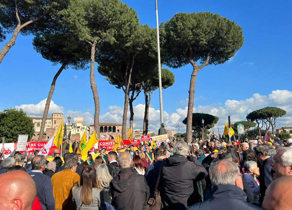 Sit in Roma contro inceneritore Sit in Roma contro inceneritore