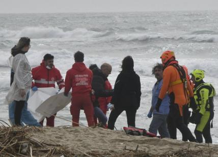 Cutro, il grosso zaino nero degli scafisti: "Conteneva un milione di euro"