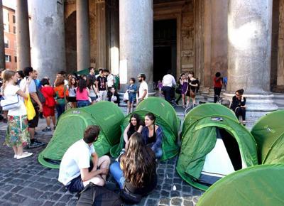 studenti e precari in campo al pantheon di roma 800x540
