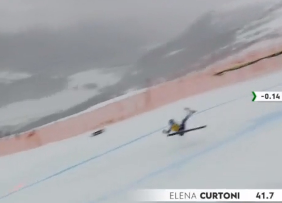 Sci, le immagini della brutta caduta di Elena Curtoni nel SuperG di St.Moritz