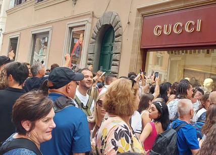 Rambo manda in tilt via Condotti: 200 persone per Stallone fuori da Gucci