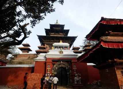 "Tentato furto reperti", docente bresciano bloccato in Nepal