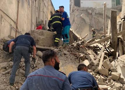 Torre del Greco, crolla una palazzina: 5 feriti. La procura apre un'indagine
