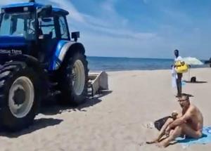 Ostia, tintarella al gasolio: trattori in slalom tra nudisti al sole, proteste
