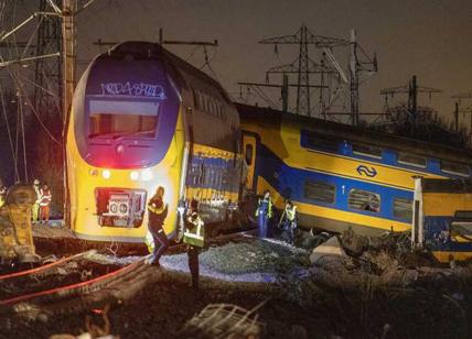 Olanda, incidente tra treni nella notte: almeno un morto e feriti