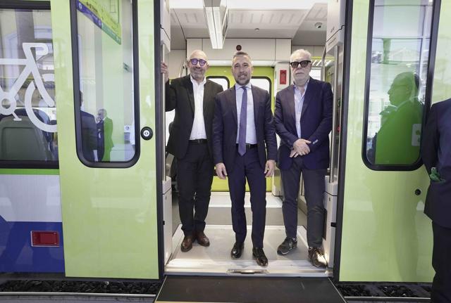 Trenord cala il tris: sulle linee pavesi arriva il nuovo Donizetti Trenord cala il tris: sulle linee pavesi arriva il nuovo Donizetti