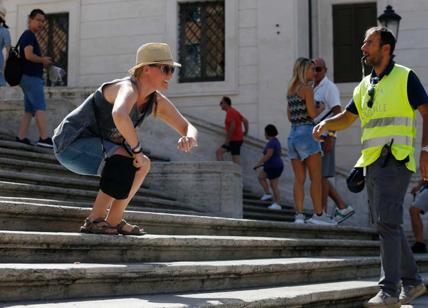 Il Tar: vietato sedersi sulla scalinata di Trinità de' Monti. Sì alle multe