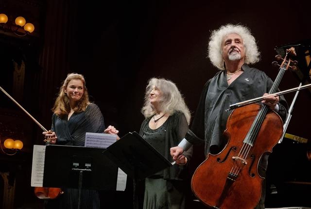 Il concerto alla Scala dei tre grandi solisti Argerich, Jansen e Maisky (foto: Marco Mazzoleni) Il concerto alla Scala dei tre grandi solisti Argerich, Jansen e Maisky (foto: Marco Mazzoleni)