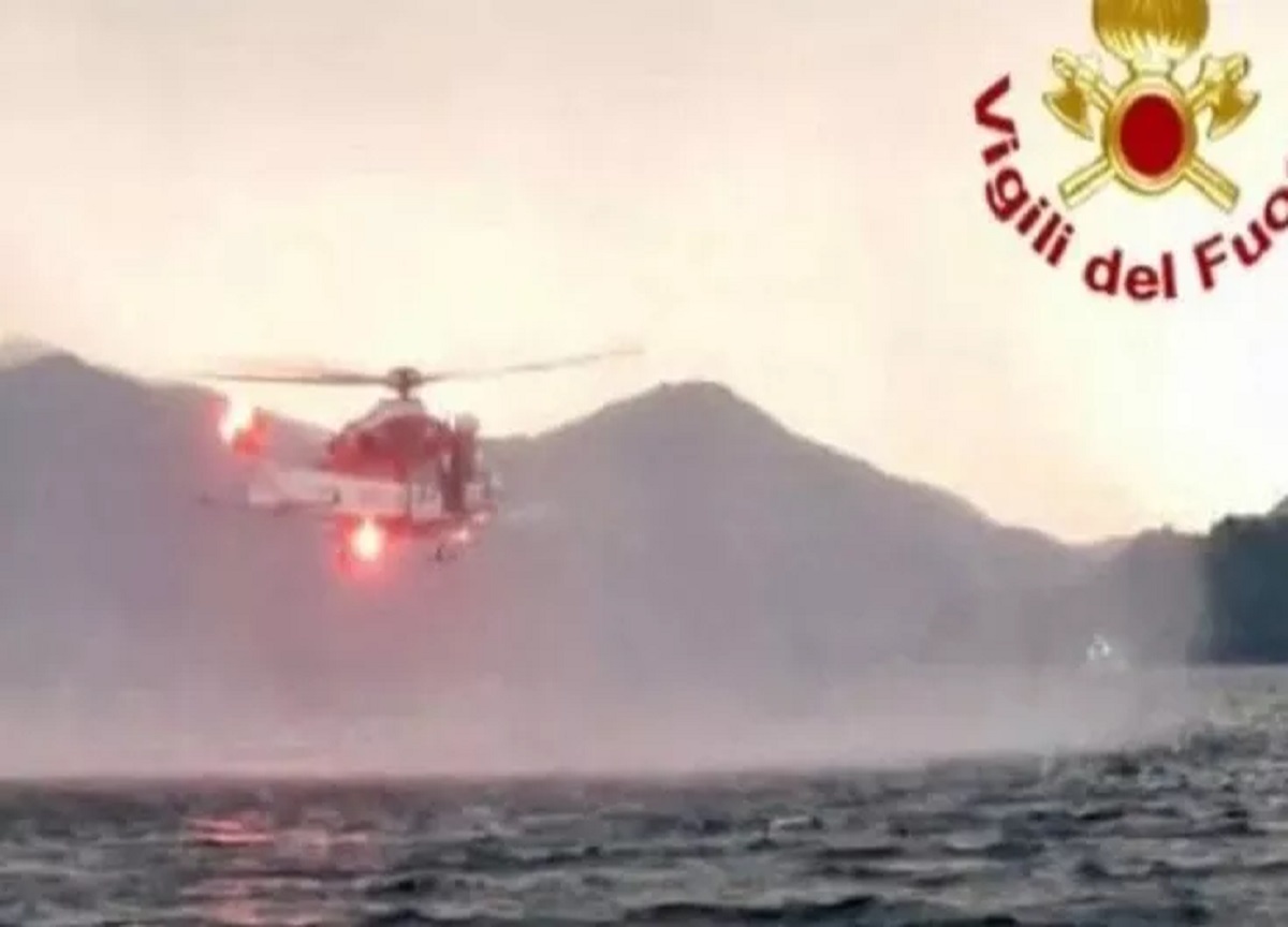Tromba d'aria sul lago Maggiore, si ribalta barca di turisti: due morti Tromba d'aria sul lago Maggiore, si ribalta barca di turisti: due morti