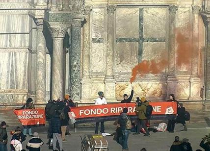 Venezia, blitz di Ultima Generazione: Nesquik sulla Basilica di San Marco - Affaritaliani.it
