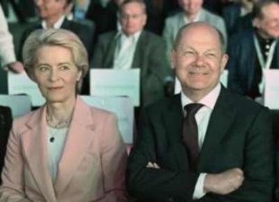 ursula von der leyen olaf scholz 1830366 tn