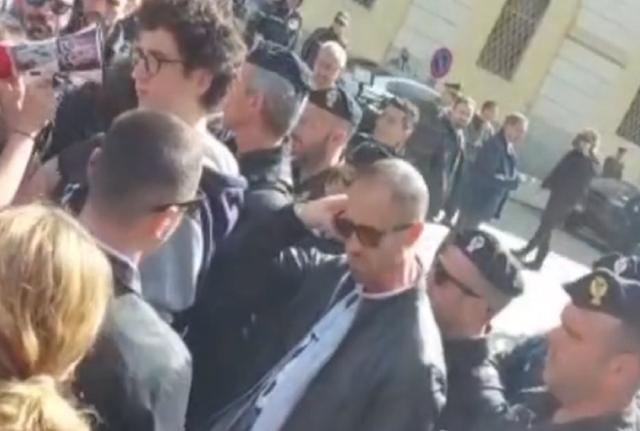 25 Aprile, la Rete Studenti contesta Valditara a Milano 25 Aprile, la Rete Studenti contesta Valditara a Milano