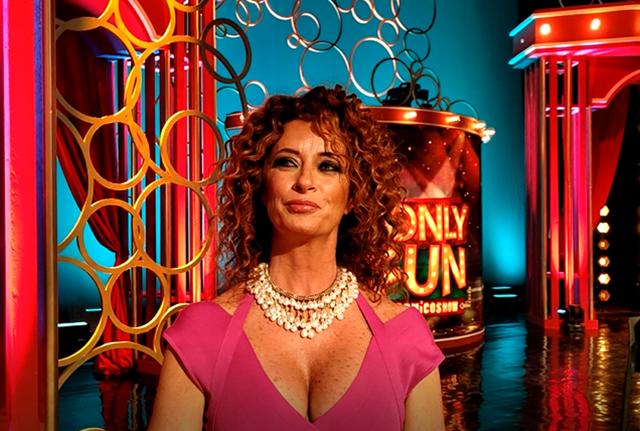 Valentina Persia sul palco di Only Fun Valentina Persia sul palco di Only Fun