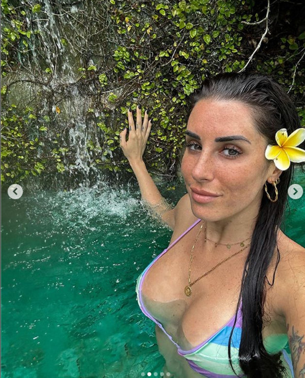 Valentina Vignali in Indonesia (Instagram valentinavignali) Valentina Vignali in Indonesia (Instagram valentinavignali)