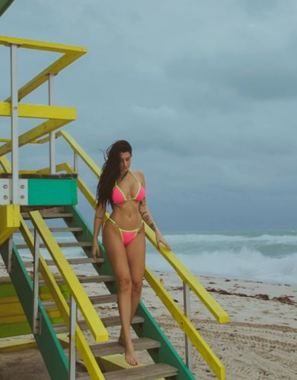 Valentina Vignali in spiaggia a Miami (Instagram valentinavignali) Valentina Vignali in spiaggia a Miami (Instagram valentinavignali)