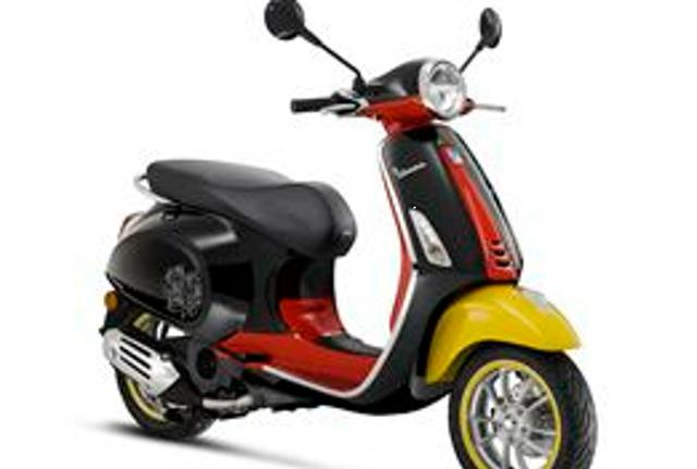 Vespa versione Mickey Mouse