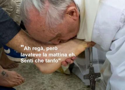 Il Papa e la lavanda dei piedi: "Ao regà, però lavateve la mattina eh..."