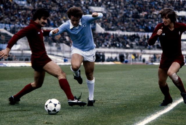 Vincenzo D'Amico, centrocampista e bandiera della Lazio con cui vinse lo storico scudetto del 1974 insieme a Giorgio Chinaglia (foto Lapresse) Vincenzo D'Amico, centrocampista e bandiera della Lazio con cui vinse lo storico scudetto del 1974 insieme a Giorgio Chinaglia (foto Lapresse)