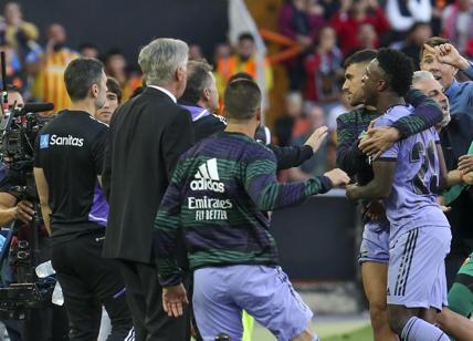 "Scimmia scimmia", razzismo (e rissa): Valencia-Real Madrid choc. Furia Ancelotti