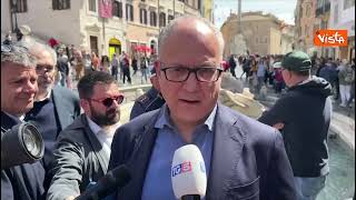 Gualtieri in Piazza di Spagna dopo imbrattamento Barcaccia: "Gesti sbagliati, ne risponderanno"