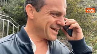 Cateno de Luca vince le elezioni a Taormina e si commuova al telefono con la madre