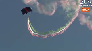 209 anni dell'Arma dei Carabinieri, ecco il lancio dei paracadutisti