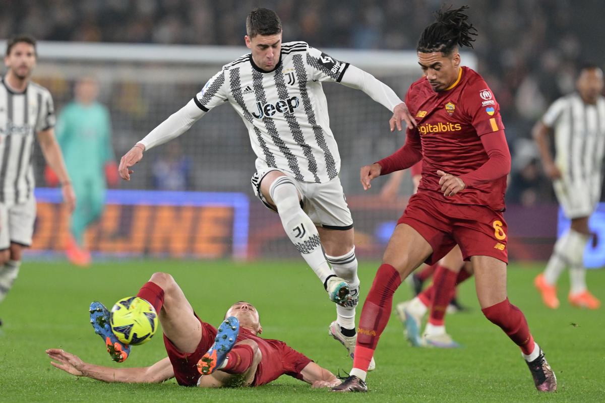 Vlahovic - Smalling (foto Lapresse) Vlahovic - Smalling (foto Lapresse)