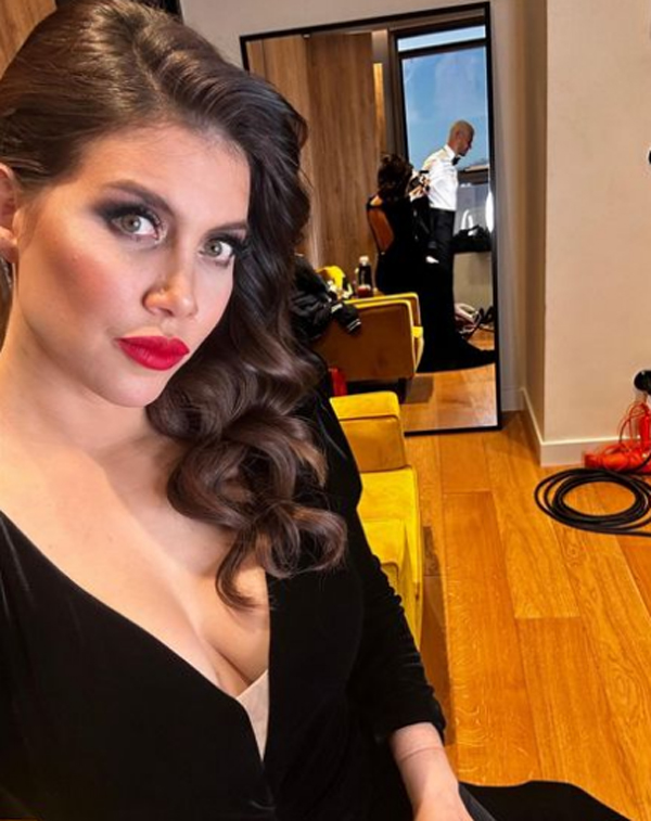 Wanda Nara, selfie nel camerino di Ballando con le Stelle 2023 (Instagram wanda_nara) Wanda Nara, selfie nel camerino di Ballando con le Stelle 2023 (Instagram wanda_nara)