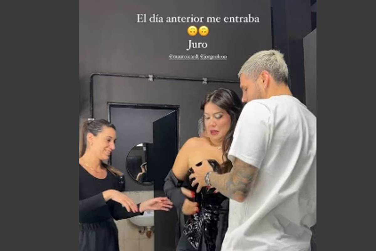 Wanda Nara, Icardi le sistema il corsetto nel camerino di Ballando con le Stelle (Instagram wanda_nara)