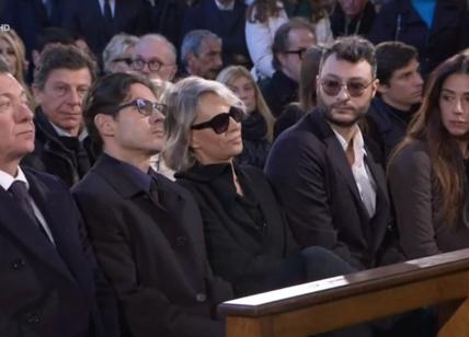 Costanzo, i funerali a Piazza del Popolo. In migliaia per l'ultimo saluto