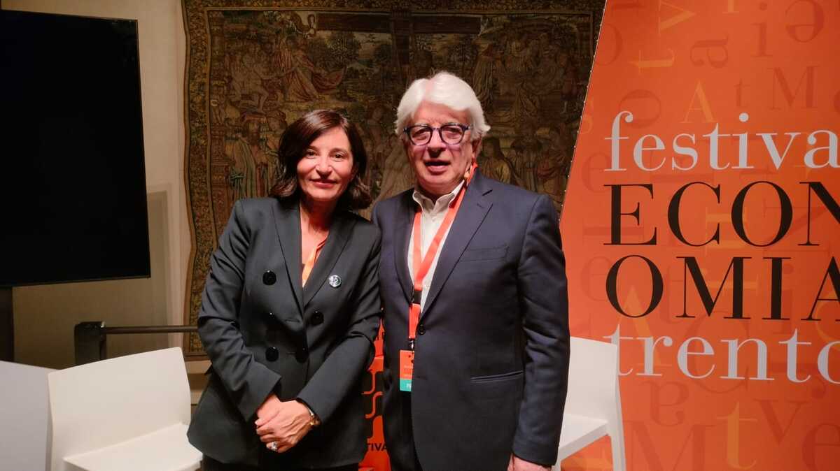 Angelo Maria Perrino e la CEO di Sole 24Ore Mirja Cartia d’Asero Angelo Maria Perrino e la CEO di Sole 24Ore Mirja Cartia d’Asero