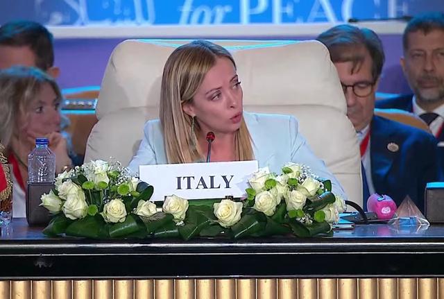 Giorgia Meloni al vertice internazionale della pace promosso dall'Egitto Giorgia Meloni al vertice internazionale della pace promosso dall'Egitto