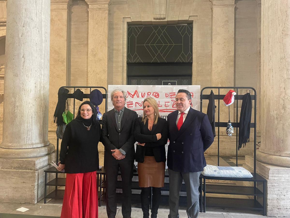 GSR: inaugurato alla Stazione di Milano Centrale il Muro della gentilezza GSR: inaugurato alla Stazione di Milano Centrale il Muro della gentilezza