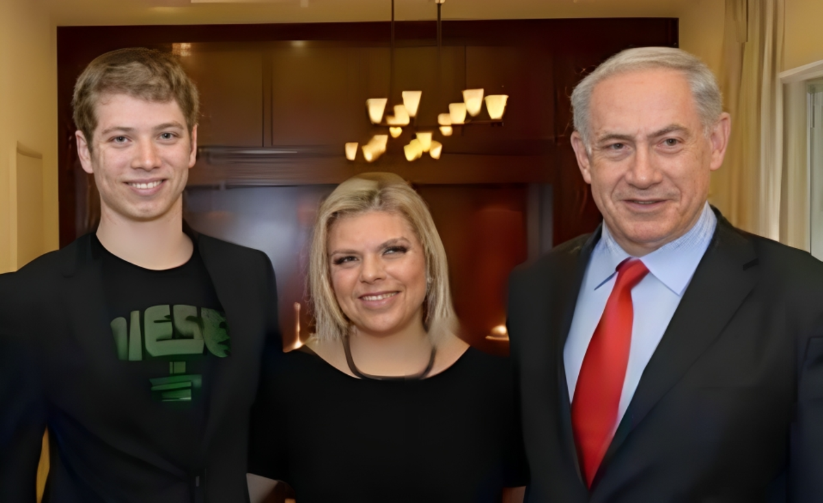 Yair e Bibi e Sarah Netanyahu Yair e Bibi e Sarah Netanyahu