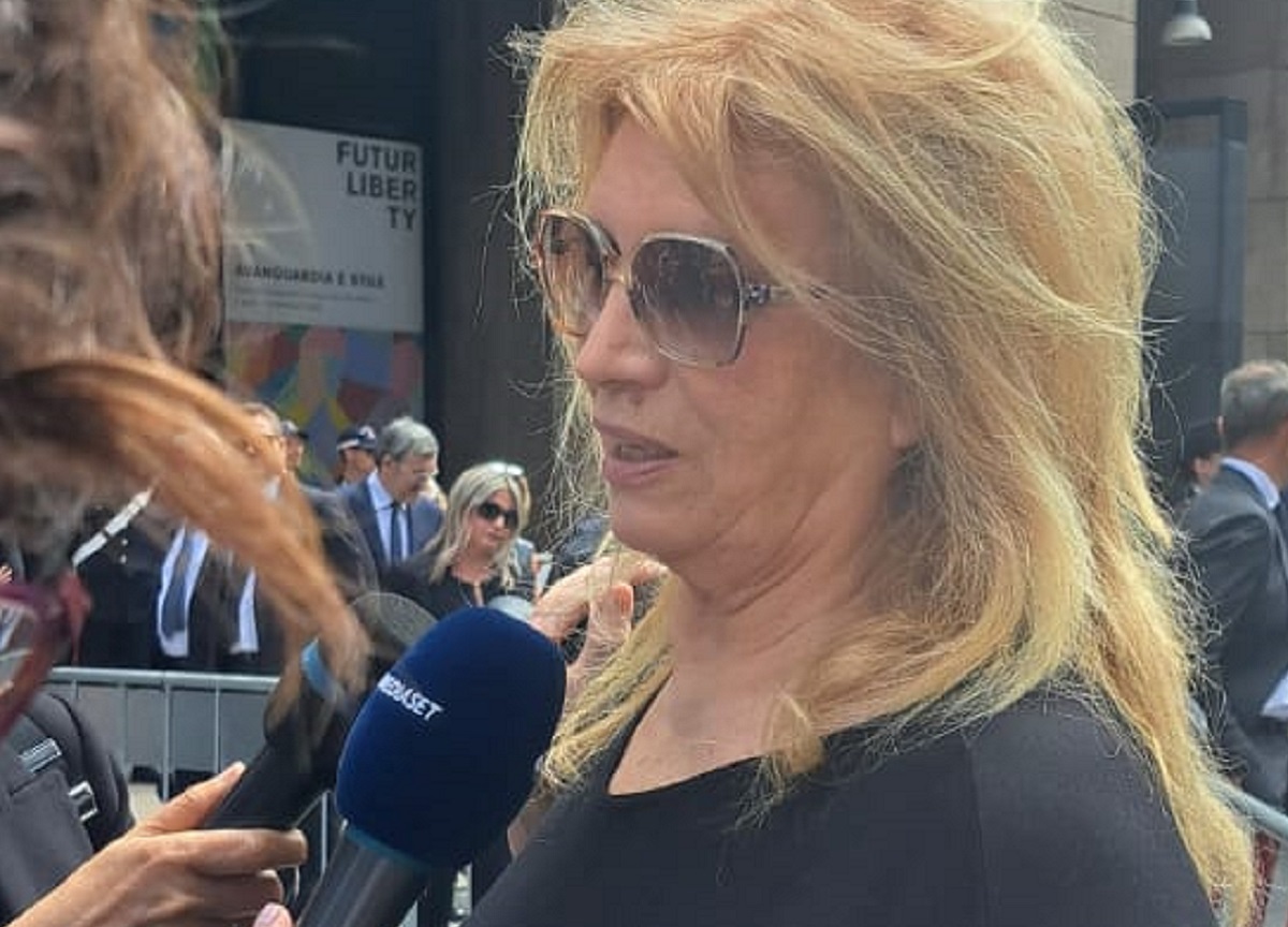 Tutti i vip ai funerali di Silvio Berlusconi: Iva Zanicchi Tutti i vip ai funerali di Silvio Berlusconi: Iva Zanicchi