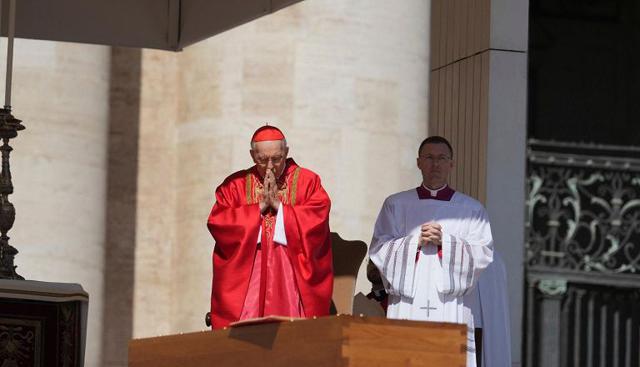 Funerali di Papa Francesco: 200mila in Piazza San Pietro. Da Meloni a von der Leyen, Zelensky vede Trump in Vaticano