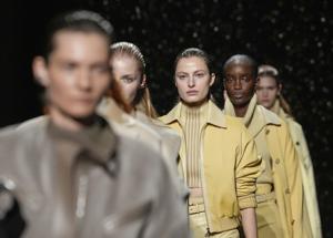 Hermès, la crisi non entra nella maison: ai cento eredi del fondatore dividendi per 794 milioni