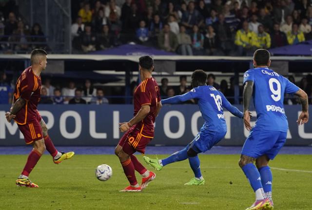 Niang (foto Lapresse) Niang (foto Lapresse)