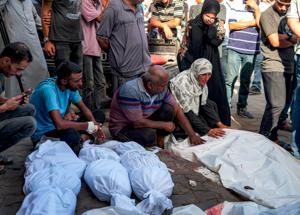 Strage al mercato di Gaza, missili sulla folla: 18 morti in un attacco israeliano