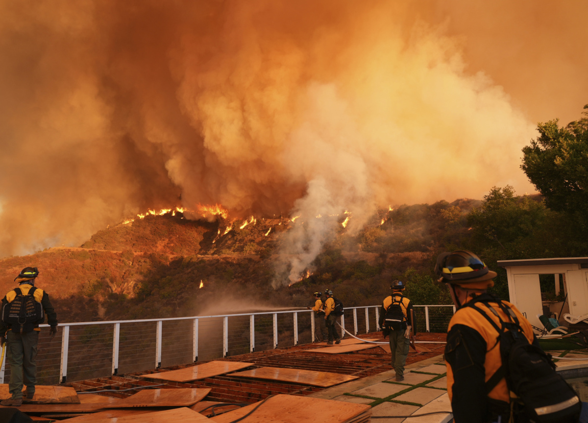 Incendi a Los Angeles (Foto Lapresse) Incendi a Los Angeles (Foto Lapresse)