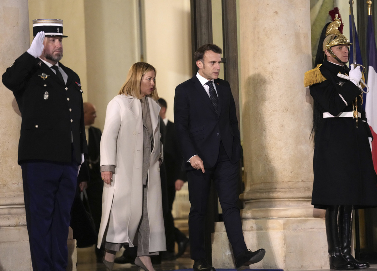 Meloni e Macron (Foto Lapresse) Meloni e Macron (Foto Lapresse)
