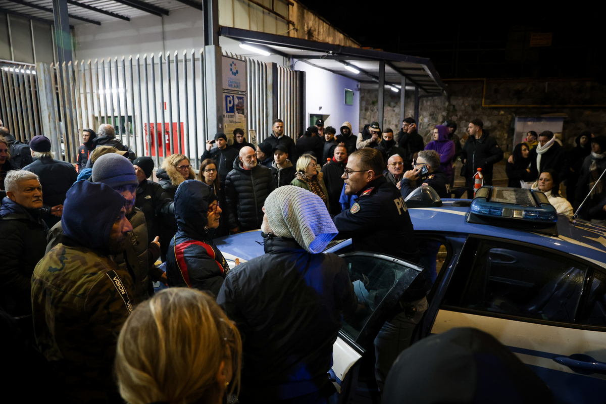 Terremoto a Napoli e nell'area dei Campi Flegrei, nuovo sciame sismico dall'alba: avvertite almeno 20 scosse