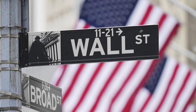 Mercati in altalena tra dazi e pace Usa-Cina, i "Magnifici 7" perdono appeal: così gli investitori Usa fuggono dal settore tech 