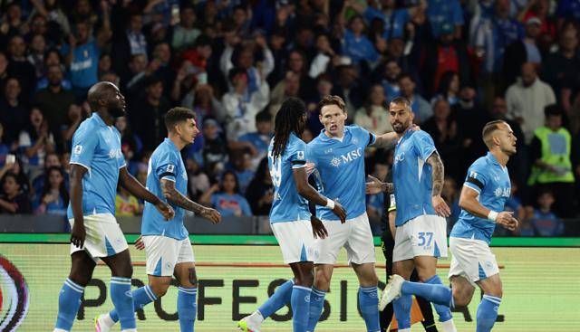 Napoli, che scudetto: Inter sconfitta (e si congratula). McTominay Mvp della serie A e Antonio Conte miglior allenatore dell'anno